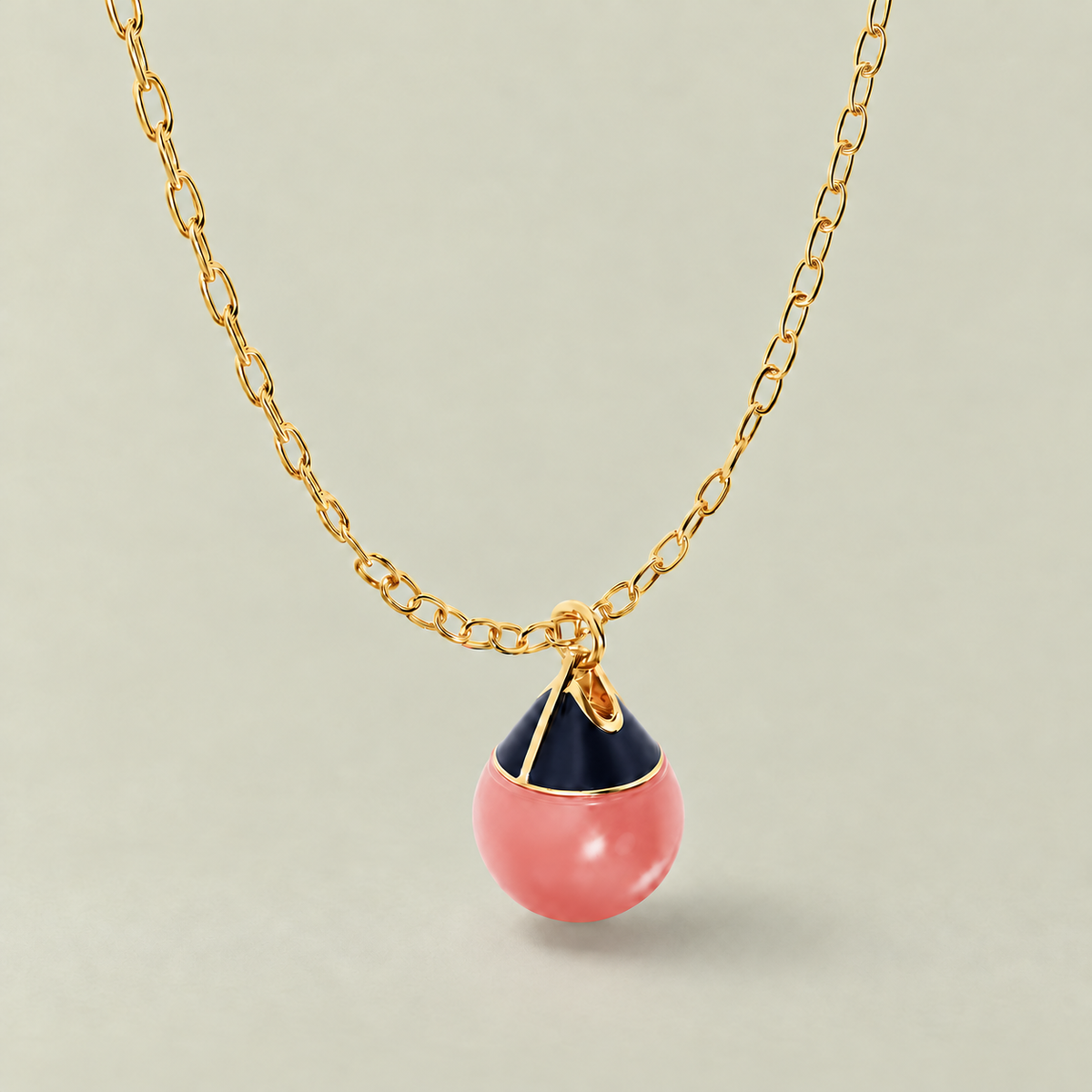 BUOY NECKLACE Gold – kæde og grafisk bøjevedhæng