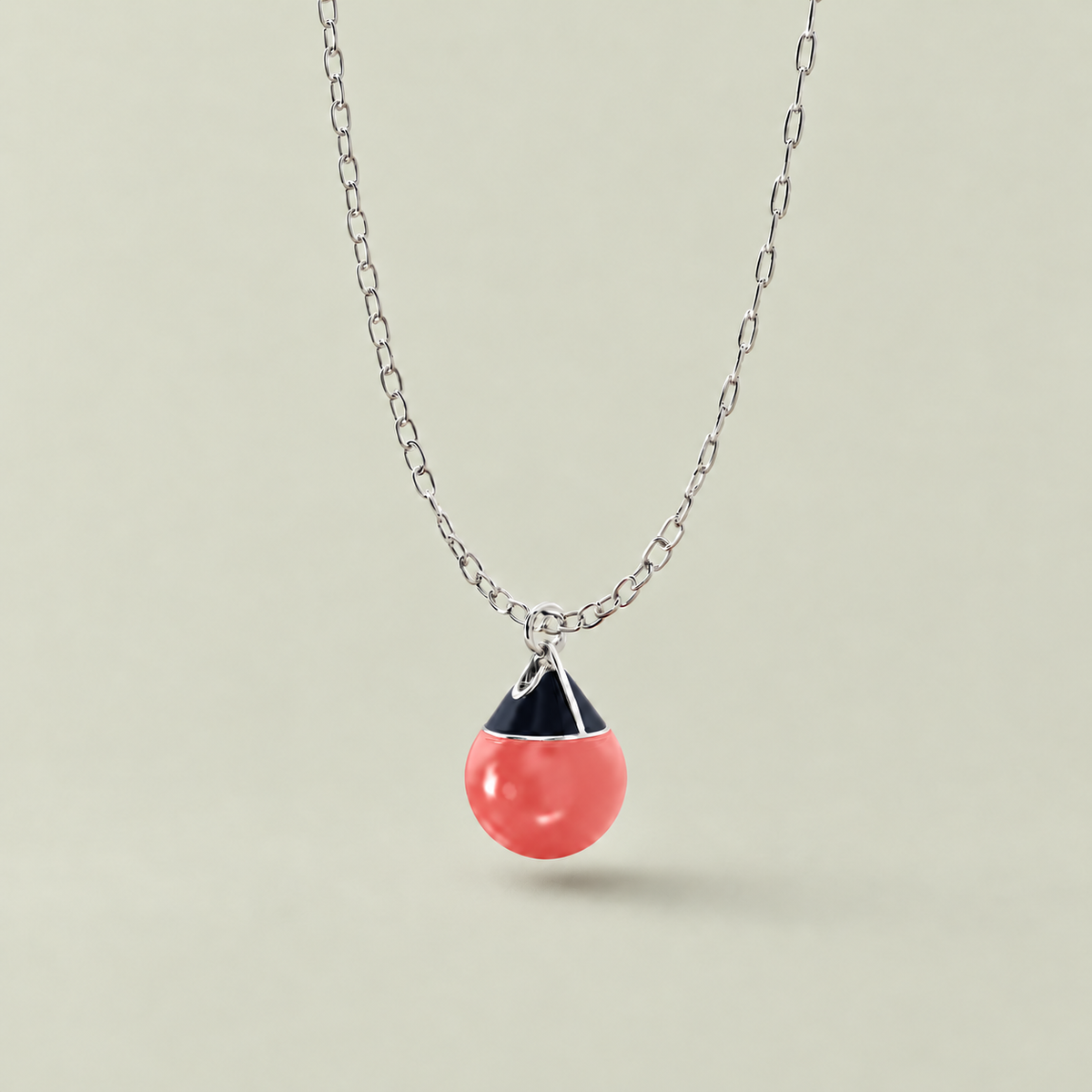 BUOY NECKLACE Silver – halskæde med sølvbelagt bøjevedhæng