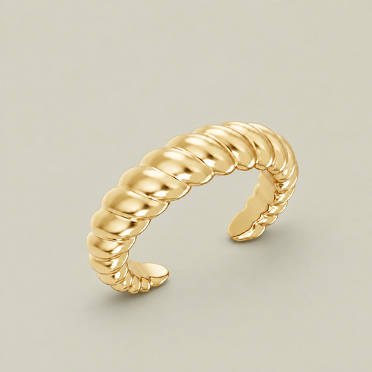 ROPE CUFF Gold – guldbelagt armbånd med skulpturel tovstruktur
