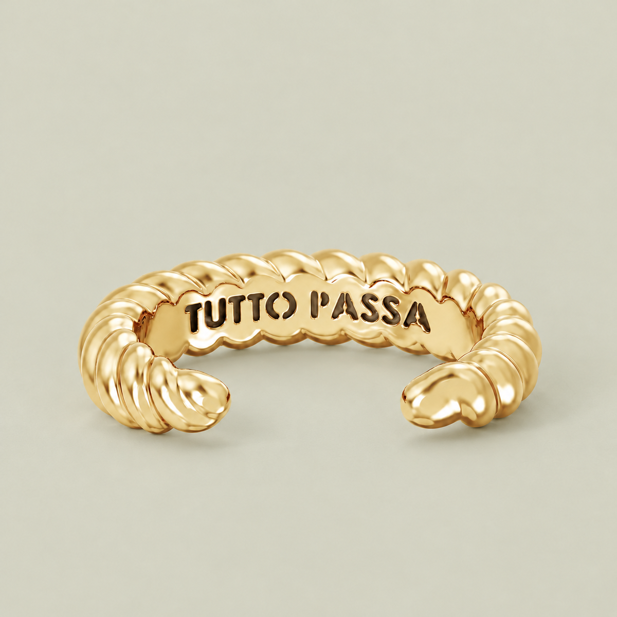 Detalje af ROPE CUFF Gold i genanvendt messing