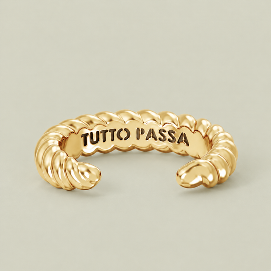 Detalje af ROPE CUFF Gold i genanvendt messing